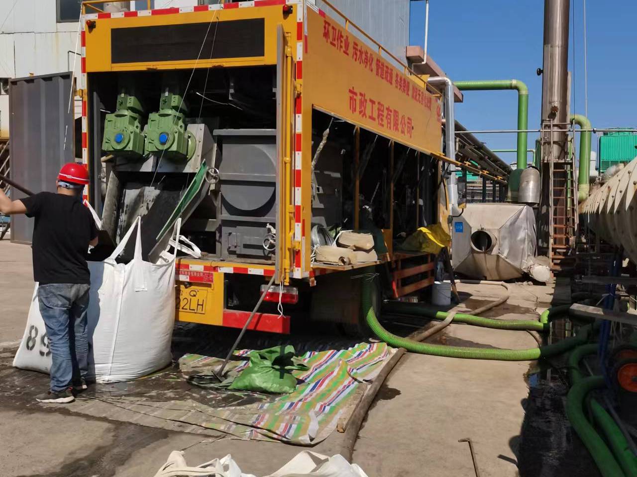 西和淤泥压干处理